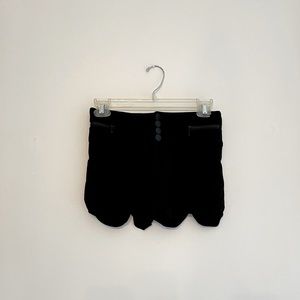 Women’s/Junior’s black button shorts.